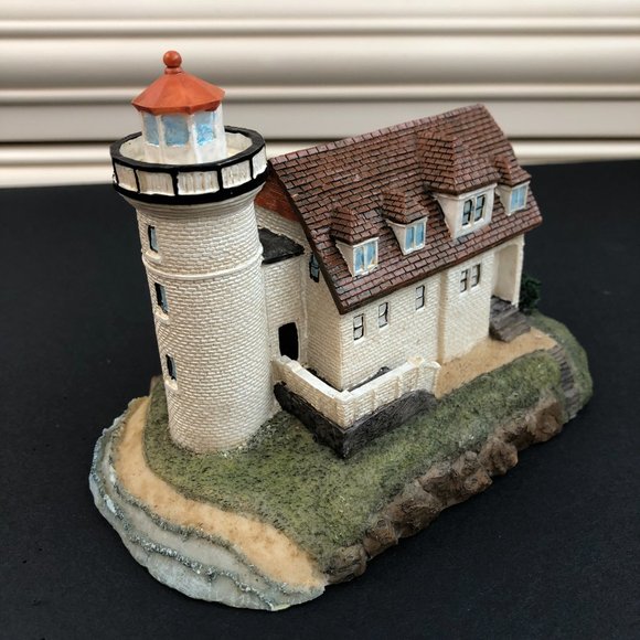 Pointe Betsie Lighthouse MI Limited Edition Figurine Collector's Number 787 - Picture 1 of 14